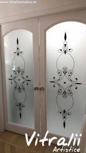 Vitralii Artistice. Vitralii Rasini. Vitralii Usi si Ferestre Geamuri decorative sticla decorativa usi de interior geamuri sablate geamuri colorate. www.vitraliiartistice.ro 25