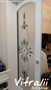 Vitralii Artistice. Vitralii Rasini. Vitralii Usi si Ferestre Geamuri decorative sticla decorativa usi de interior geamuri sablate geamuri colorate. www.vitraliiartistice.ro 26