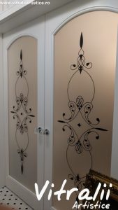 Vitralii Artistice. Vitralii Rasini. Vitralii Usi si Ferestre Geamuri decorative sticla decorativa usi de interior geamuri sablate geamuri colorate. www.vitraliiartistice.ro 5