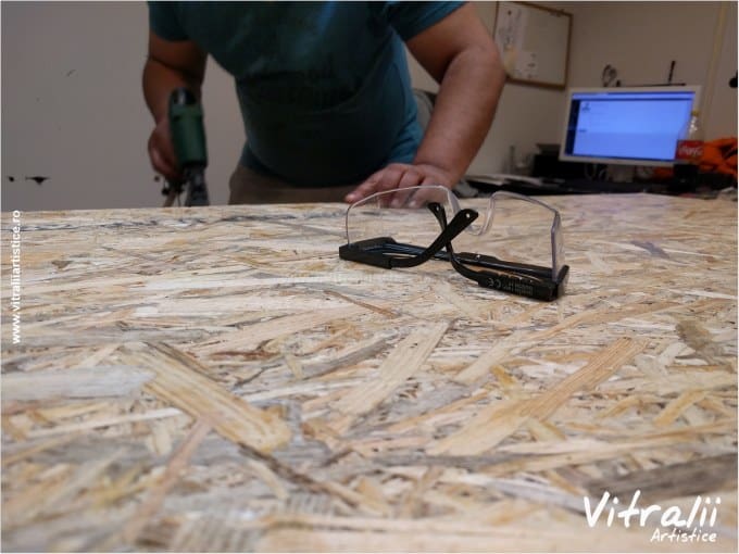 Livrare vitralii si geamuri sablate prin curier 4