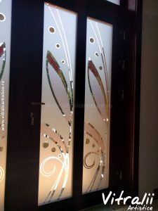 Geamuri Sablate Colorate Usi de exterior 4