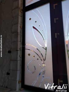 Geamuri Sablate Colorate Usi de exterior 8